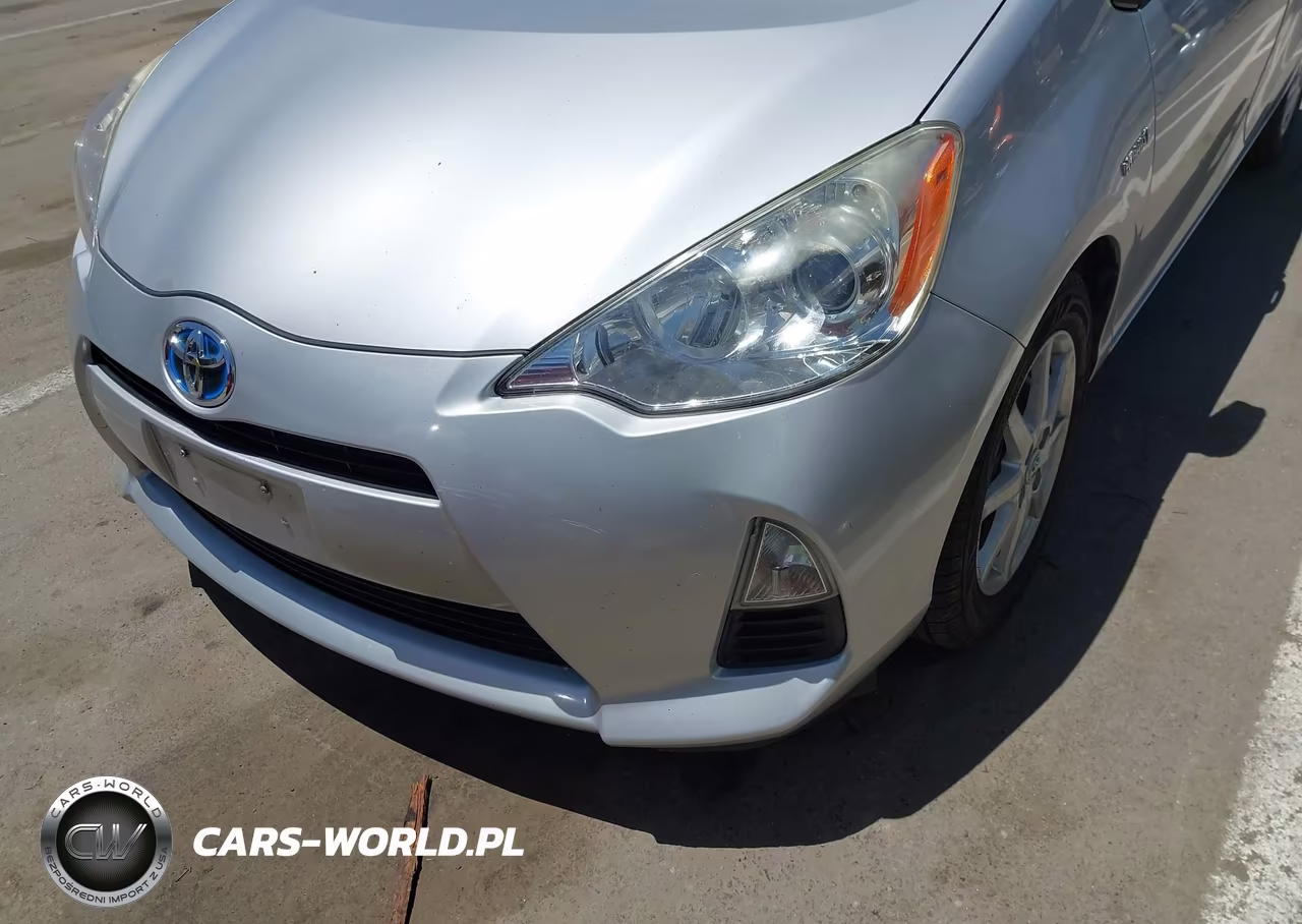 2014 Toyota Prius C Three VIN:JTDKDTB3XE1066224 - 6