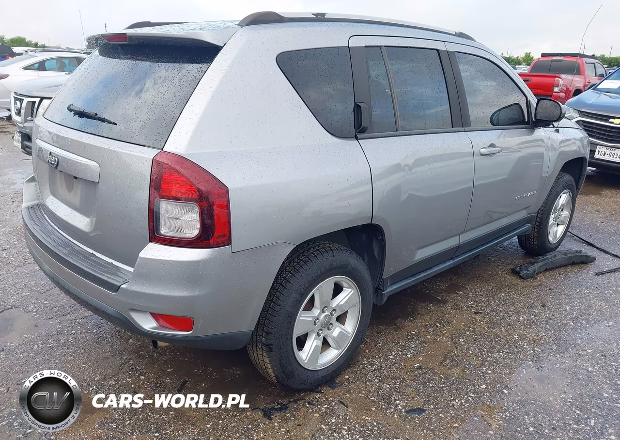 2015 Jeep Compass Sport VIN:1C4NJCBA2FD438479 - 4