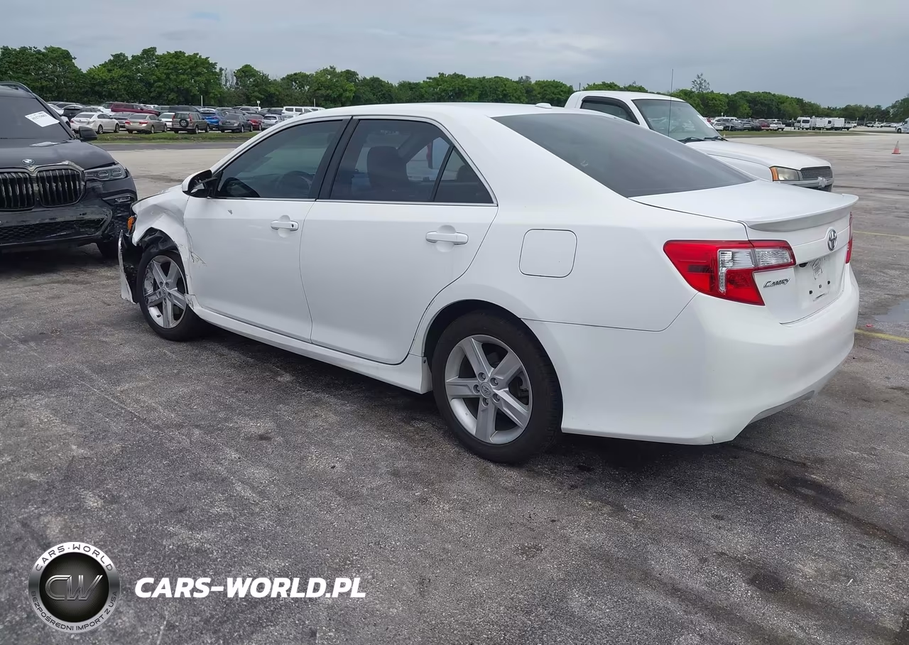2014 Toyota Camry Se VIN:4T1BF1FK3EU765818 - 3