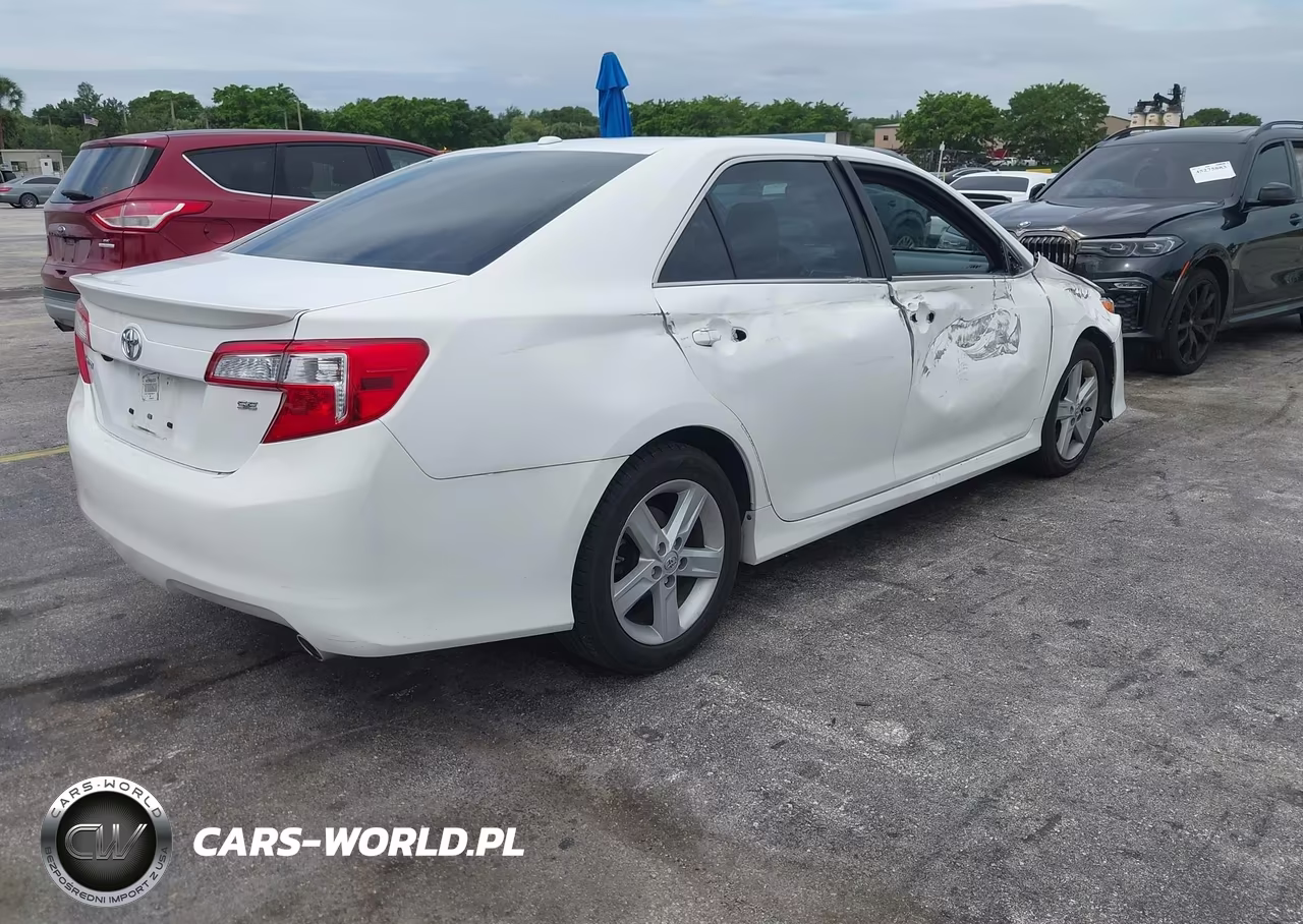 2014 Toyota Camry Se VIN:4T1BF1FK3EU765818 - 4