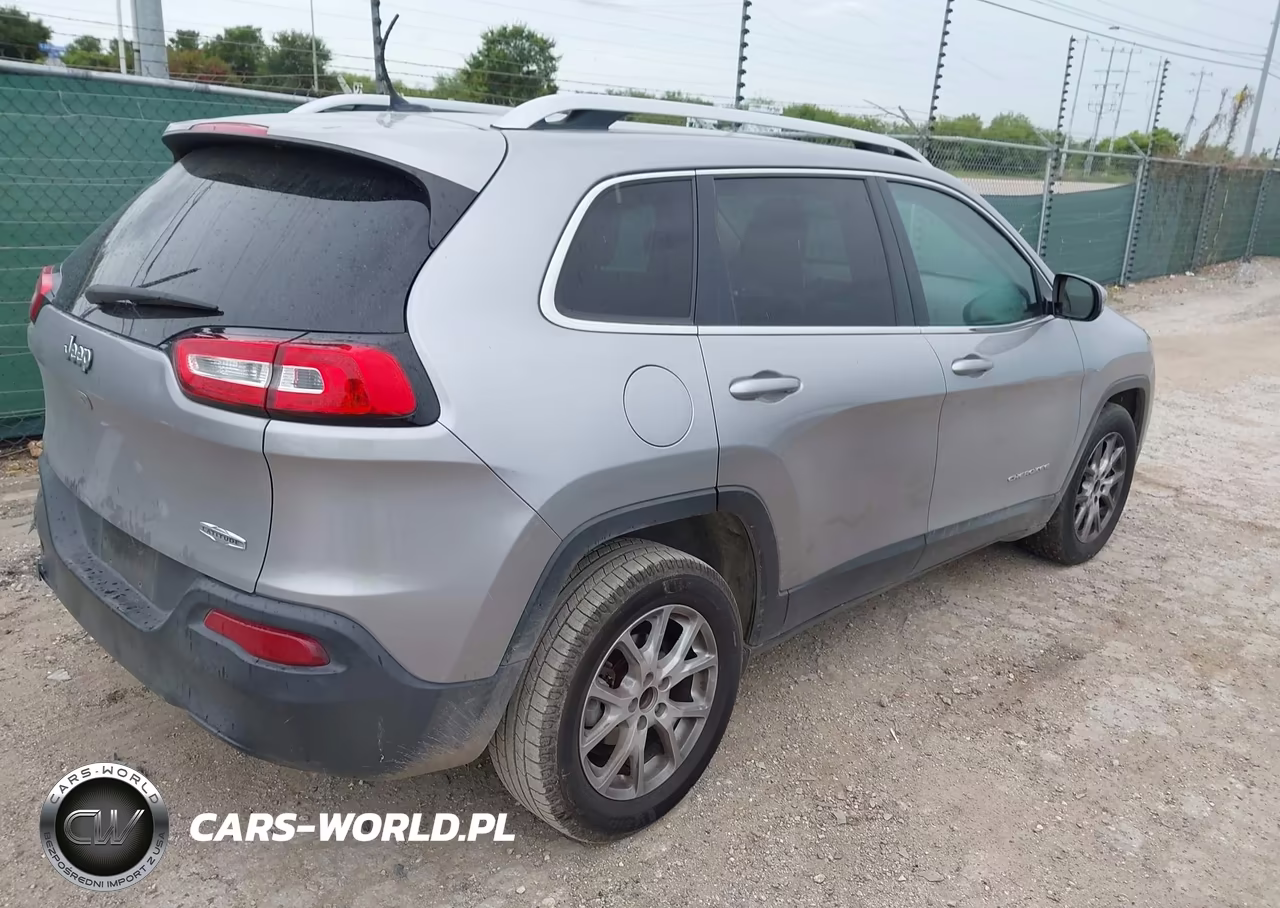 2017 Jeep Cherokee Latitude Fwd VIN:1C4PJLCB8HW641920 - 4
