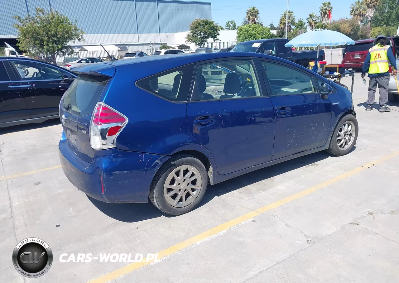 2016 Toyota Prius V Two VIN:JTDZN3EU4GJ046893 - 4