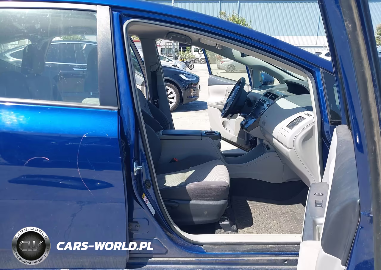 2016 Toyota Prius V Two VIN:JTDZN3EU4GJ046893 - 5