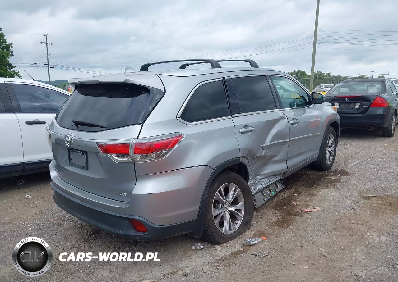 2015 Toyota Highlander Xle V6 VIN:5TDKKRFH7FS118167 - 4