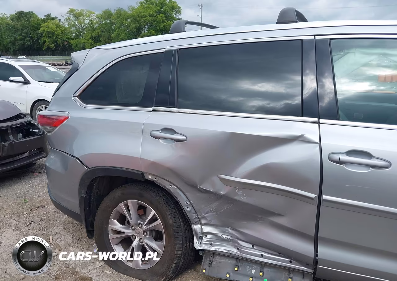 2015 Toyota Highlander Xle V6 VIN:5TDKKRFH7FS118167 - 6