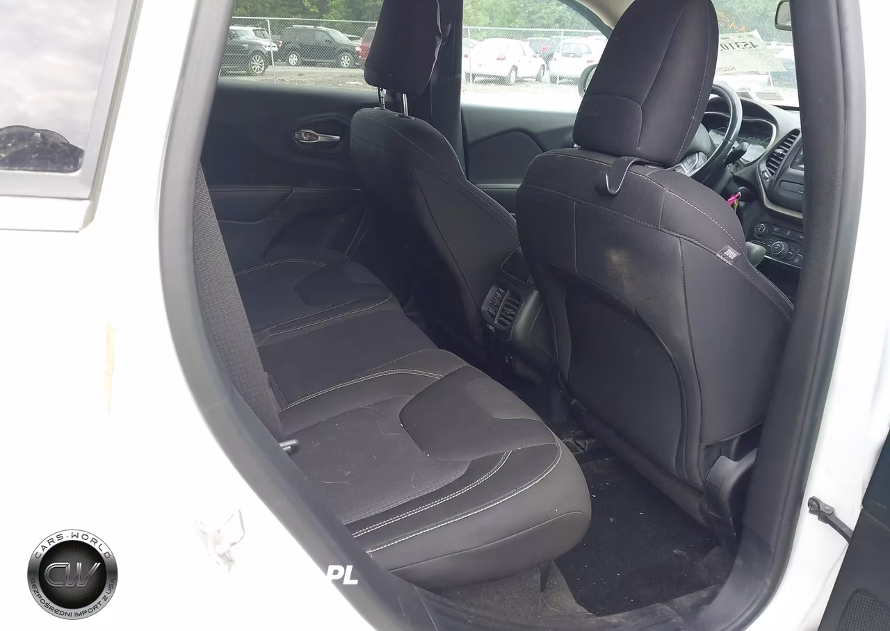 2015 Jeep Cherokee Latitude VIN:1C4PJMCB7FW772307 - 8