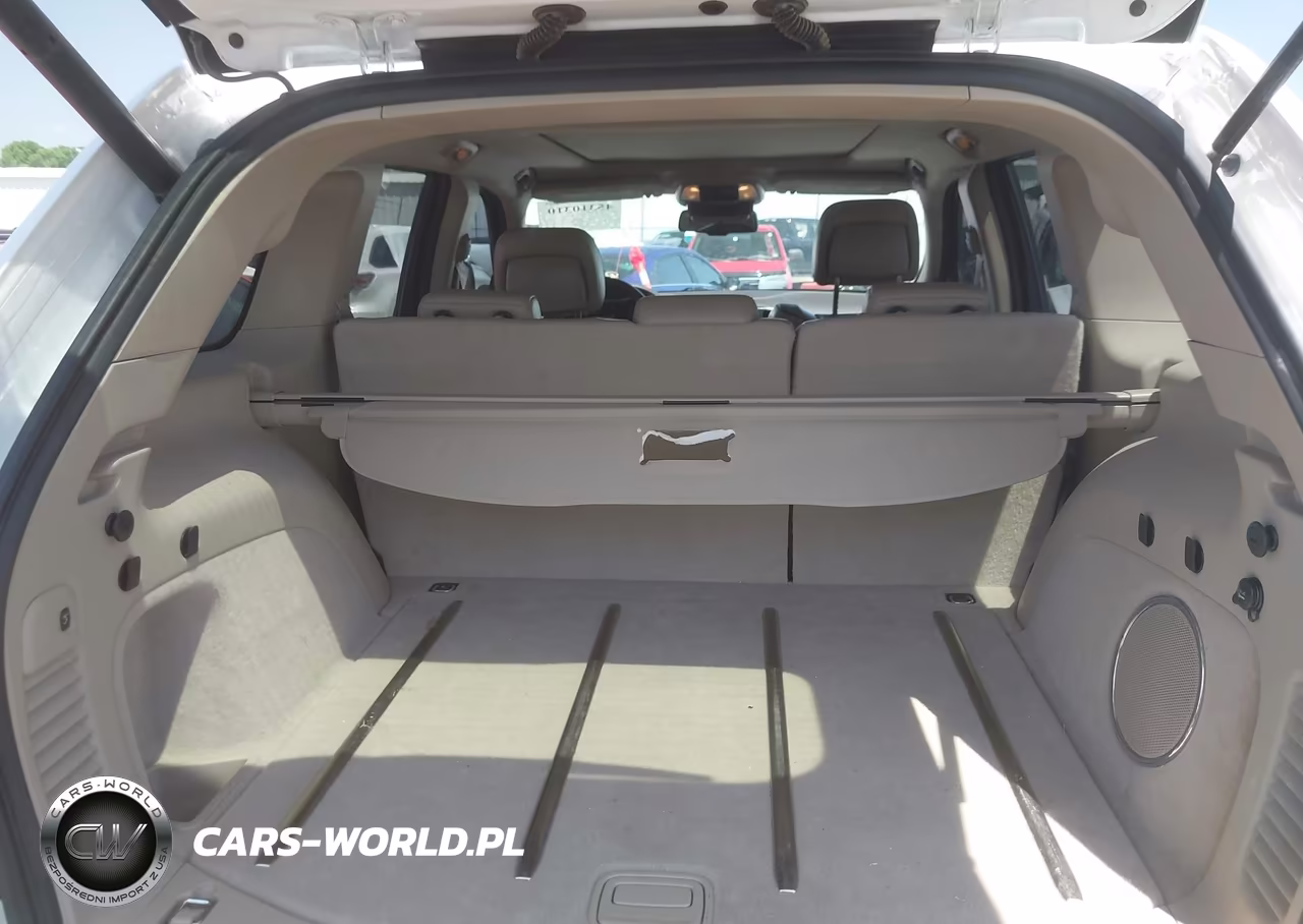 2015 Jeep Grand Cherokee Overland VIN:1C4RJECG1FC167145 - 17