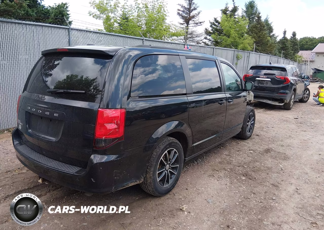 2018 Dodge Grand Caravan Sxt VIN:2C4RDGCG1JR137324 - 4
