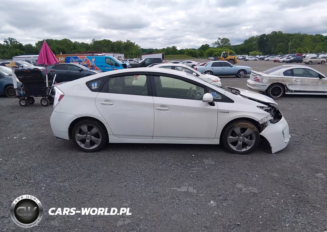 2015 Toyota Prius Persona Series Special Edition VIN:JTDKN3DU2F0425740 - 14