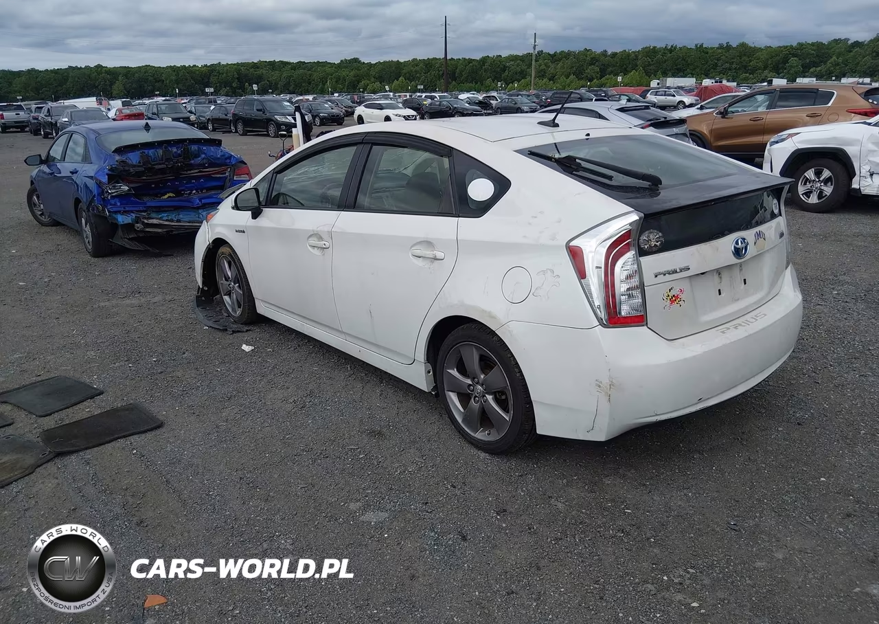 2015 Toyota Prius Persona Series Special Edition VIN:JTDKN3DU2F0425740 - 3