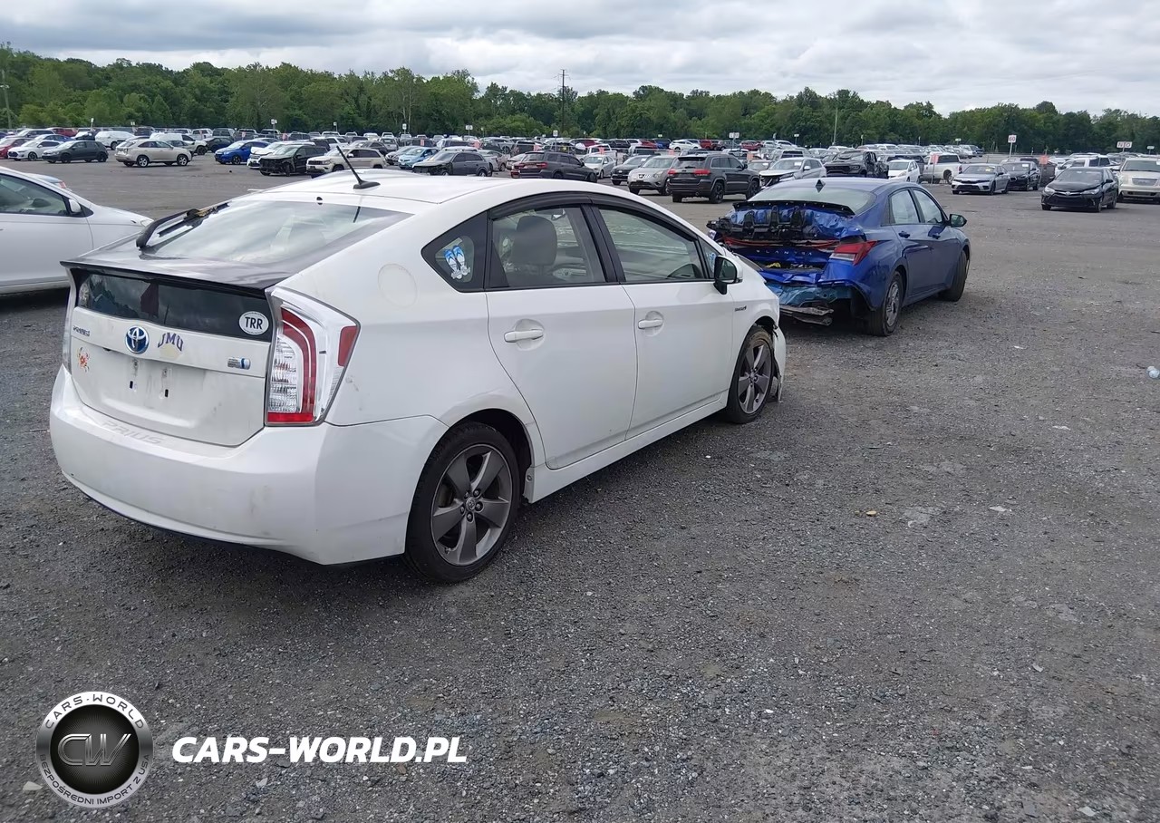 2015 Toyota Prius Persona Series Special Edition VIN:JTDKN3DU2F0425740 - 4