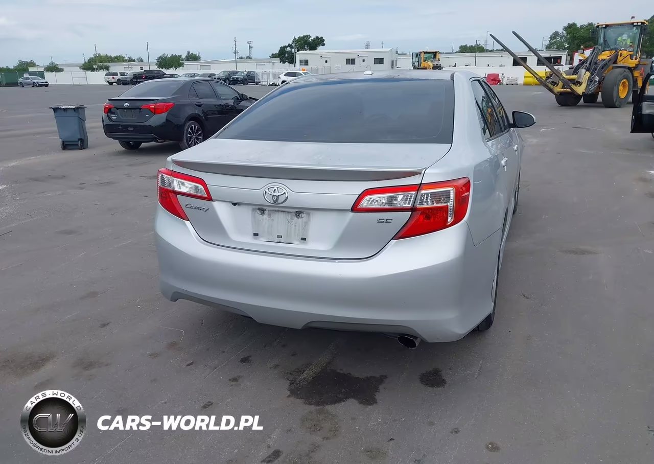 2014 Toyota Camry Se VIN:4T1BF1FK2EU737573 - 4