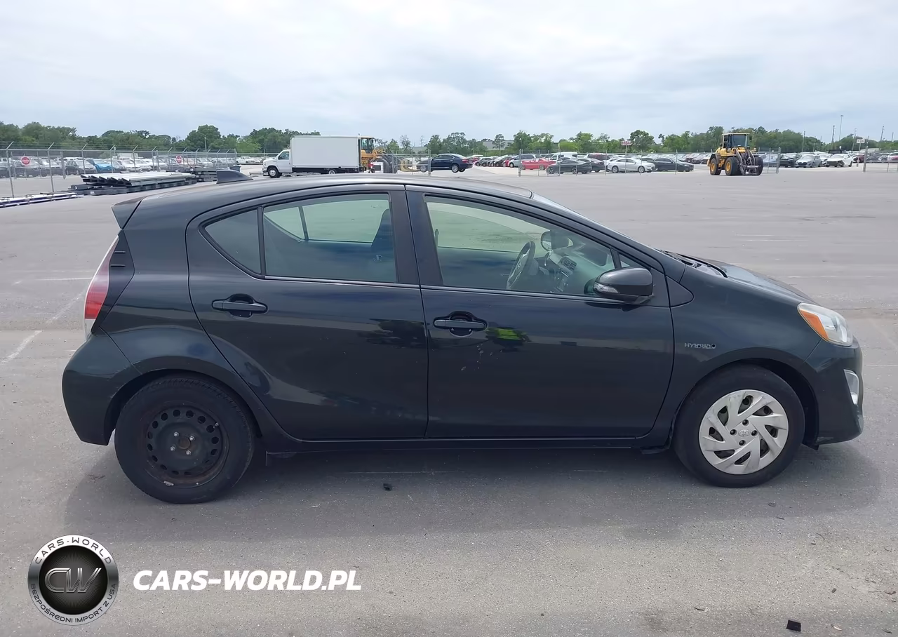 2016 Toyota Prius C Two VIN:JTDKDTB35G1125635 - 13