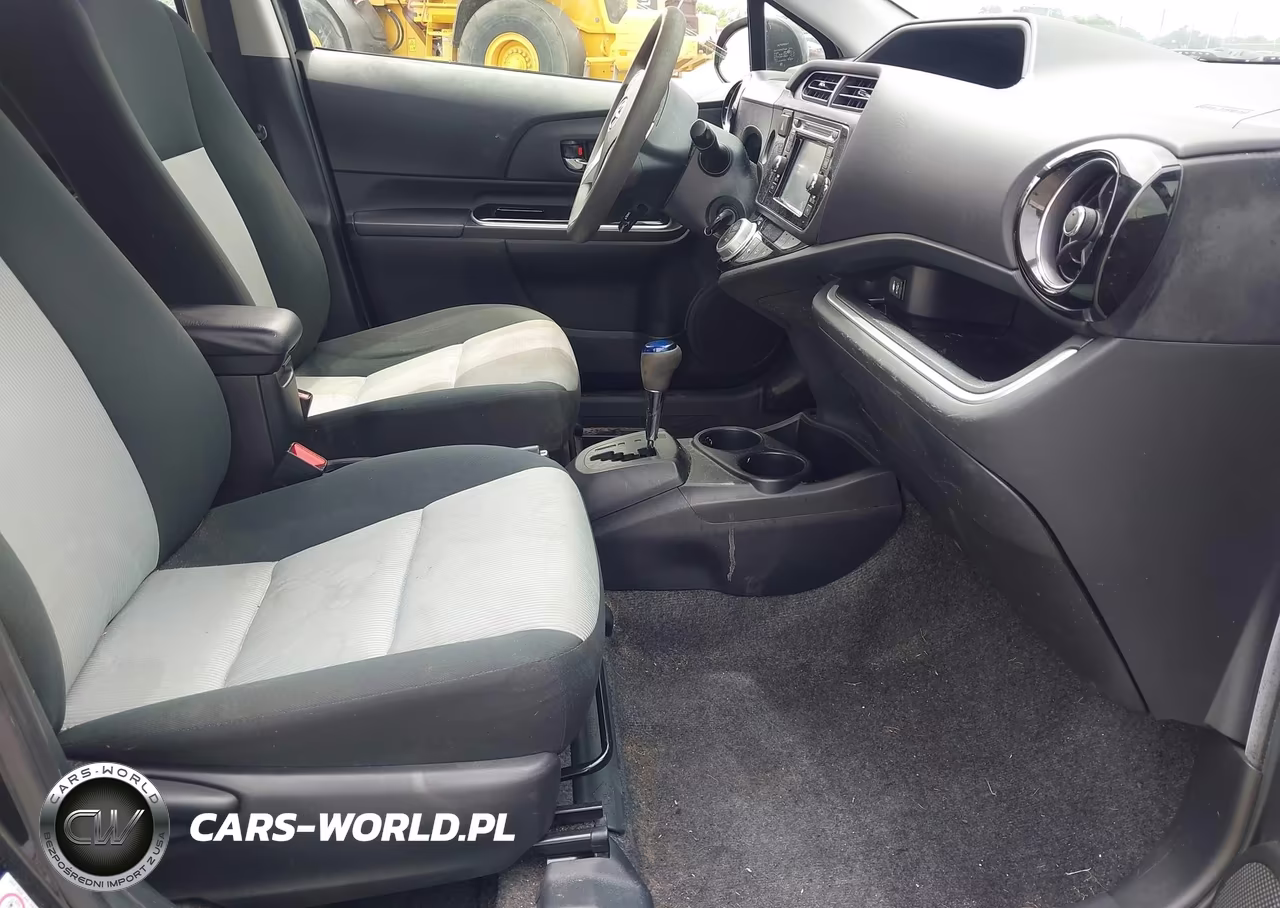 2016 Toyota Prius C Two VIN:JTDKDTB35G1125635 - 5