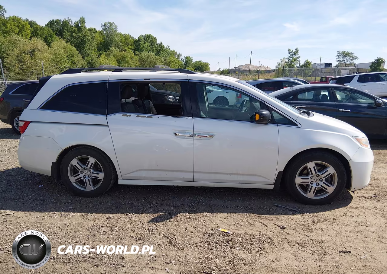 2013 Honda Odyssey Touring-Touring Elite VIN:5FNRL5H9XDB010573 - 13