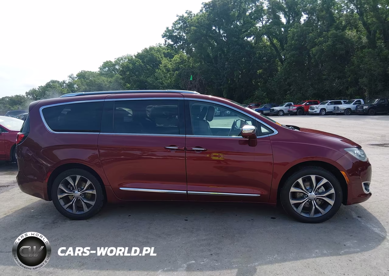 2017 Chrysler Pacifica Limited VIN:2C4RC1GGXHR804718 - 13