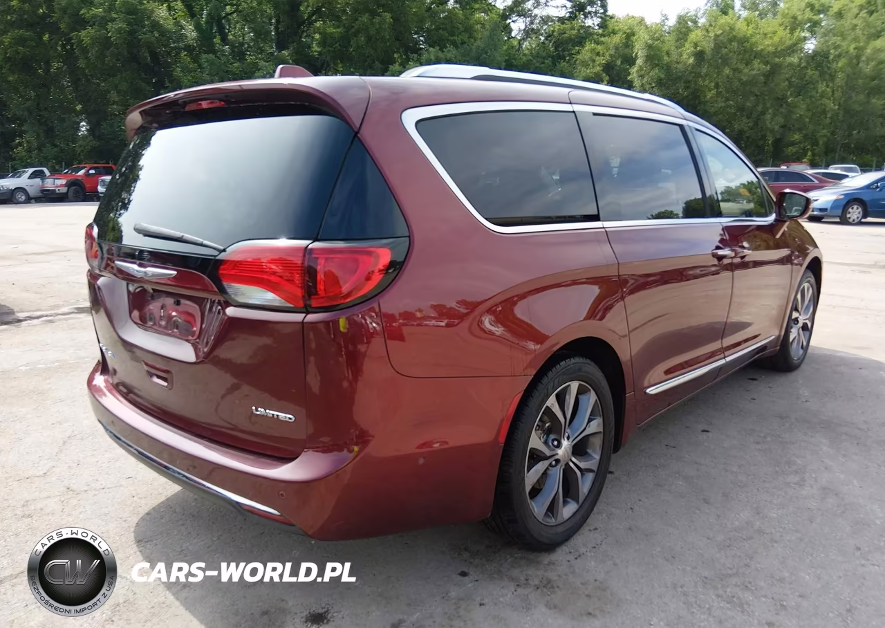 2017 Chrysler Pacifica Limited VIN:2C4RC1GGXHR804718 - 4