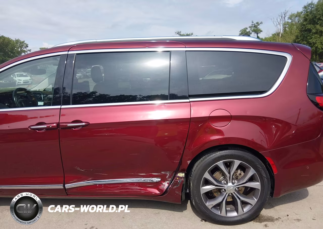 2017 Chrysler Pacifica Limited VIN:2C4RC1GGXHR804718 - 6