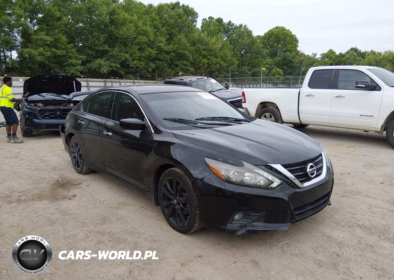 2017 Nissan Altima 2.5 Sr – zdjęcie 1 z 11