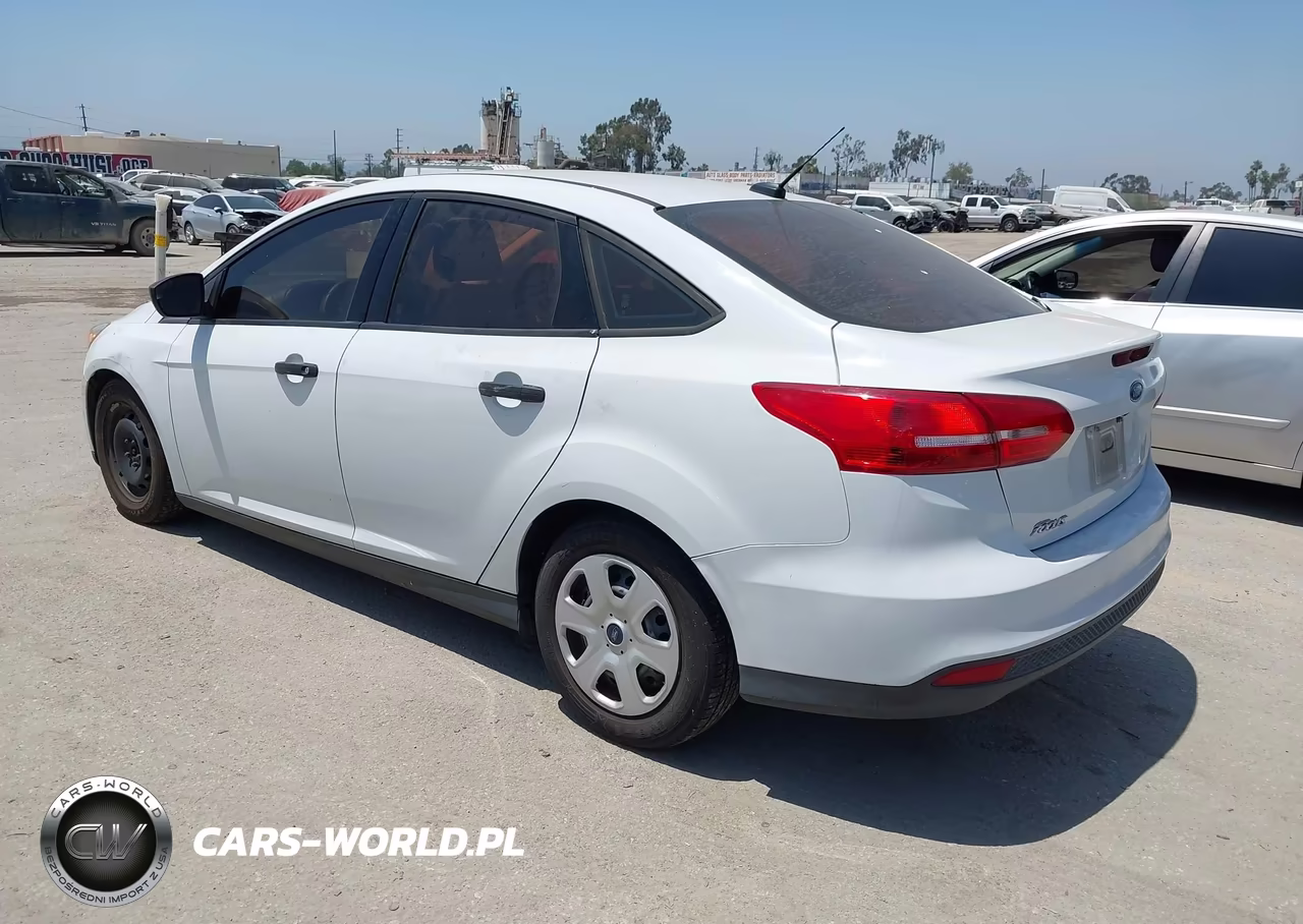 2015 Ford Focus S VIN:1FADP3E29FL385774 - 3