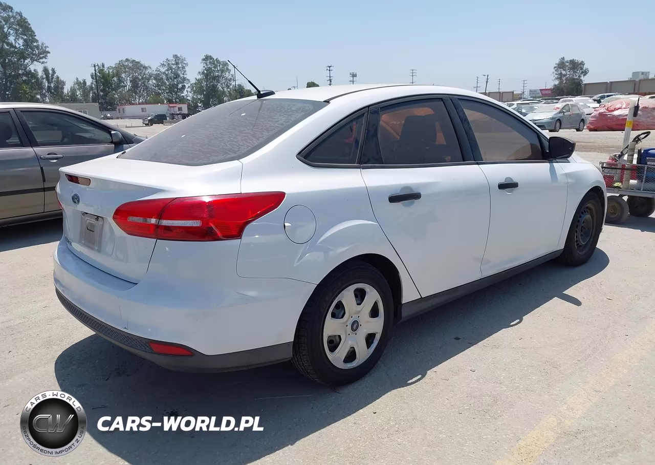 2015 Ford Focus S VIN:1FADP3E29FL385774 - 4