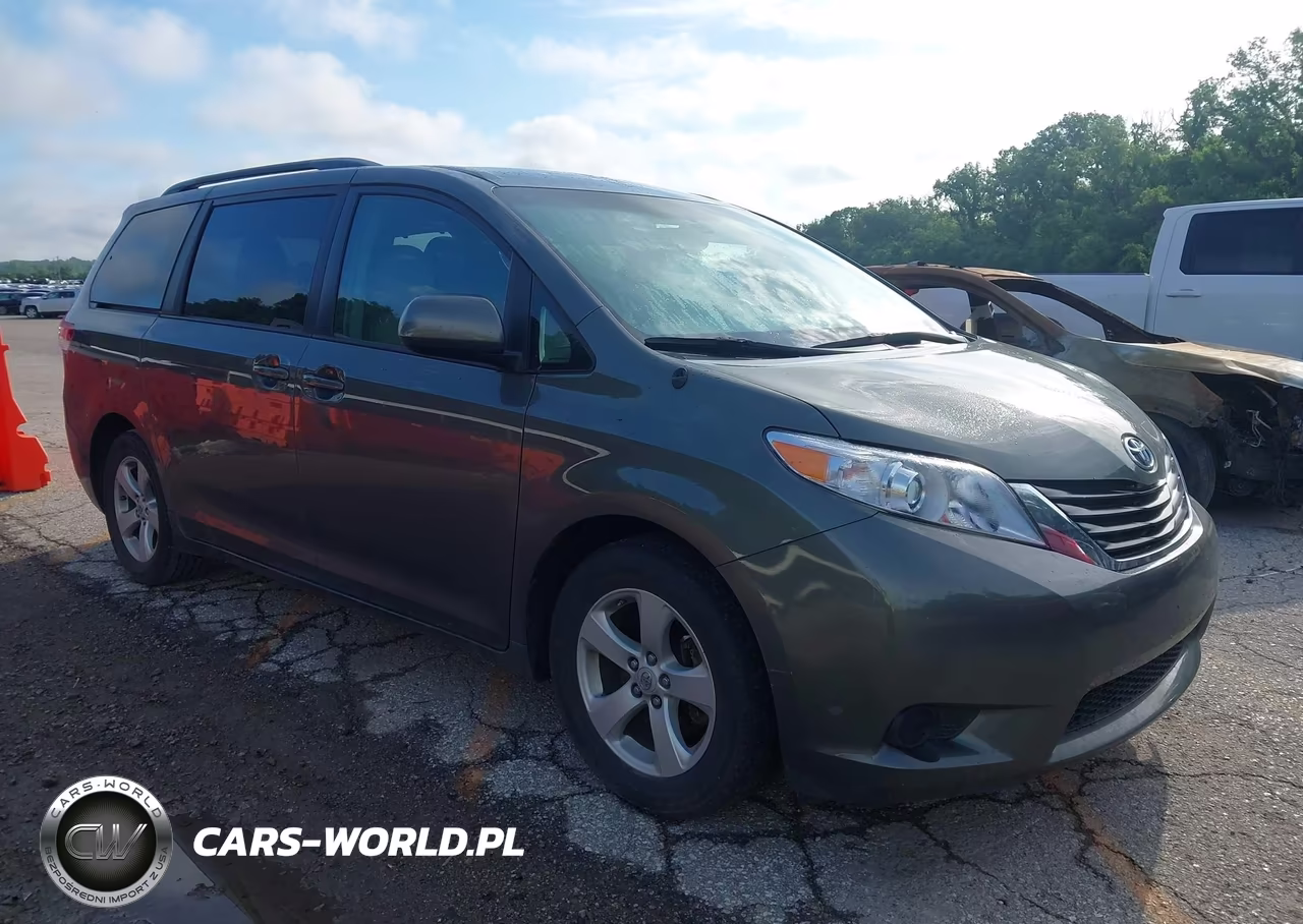 2012 Toyota Sienna Le V6 8 Passenger