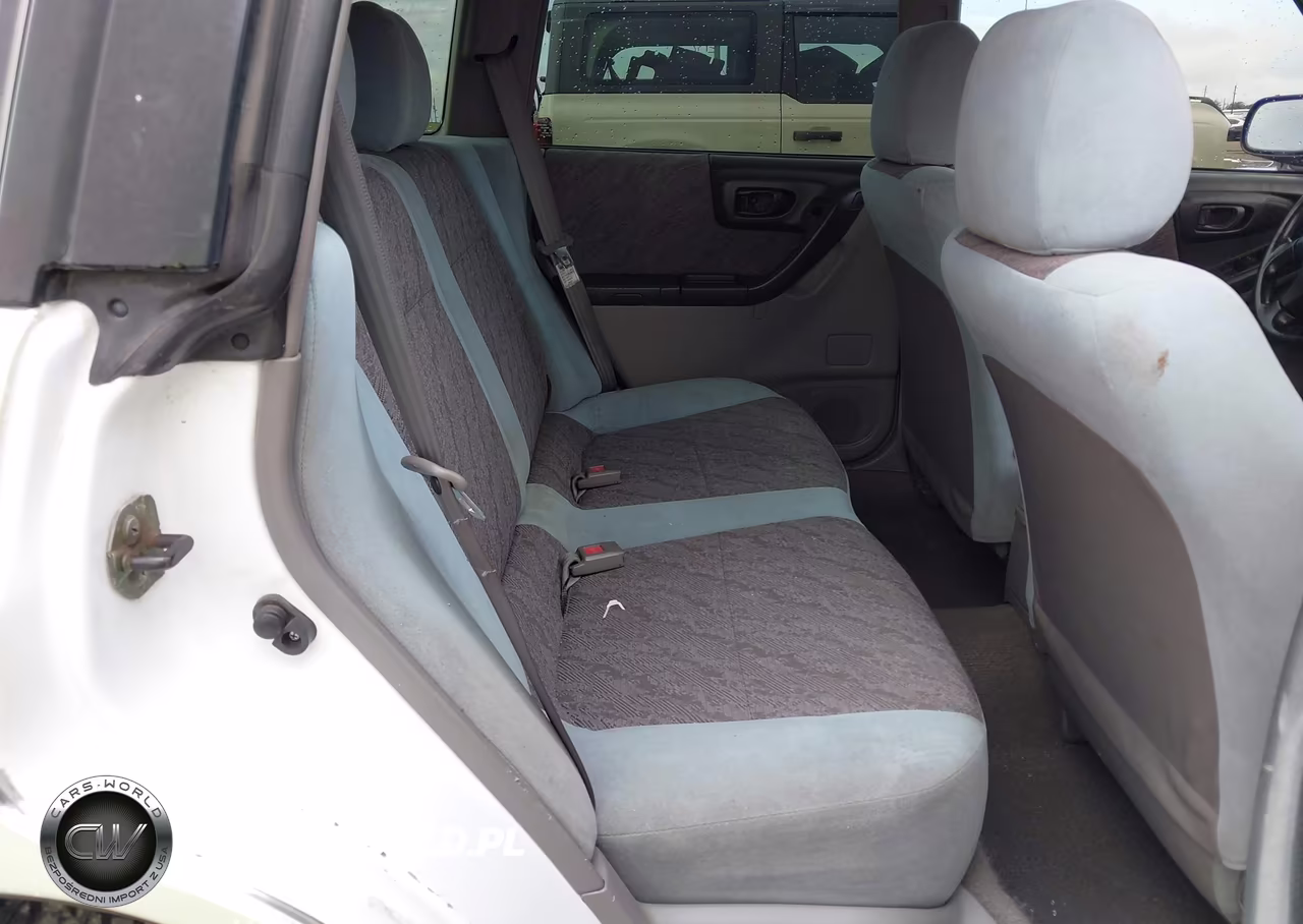 2000 Subaru Forester L VIN:JF1SF6350YH730768 - 8