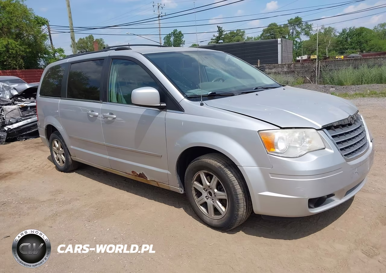 2010 Chrysler Town & Country Touring – zdjęcie 1 z 16