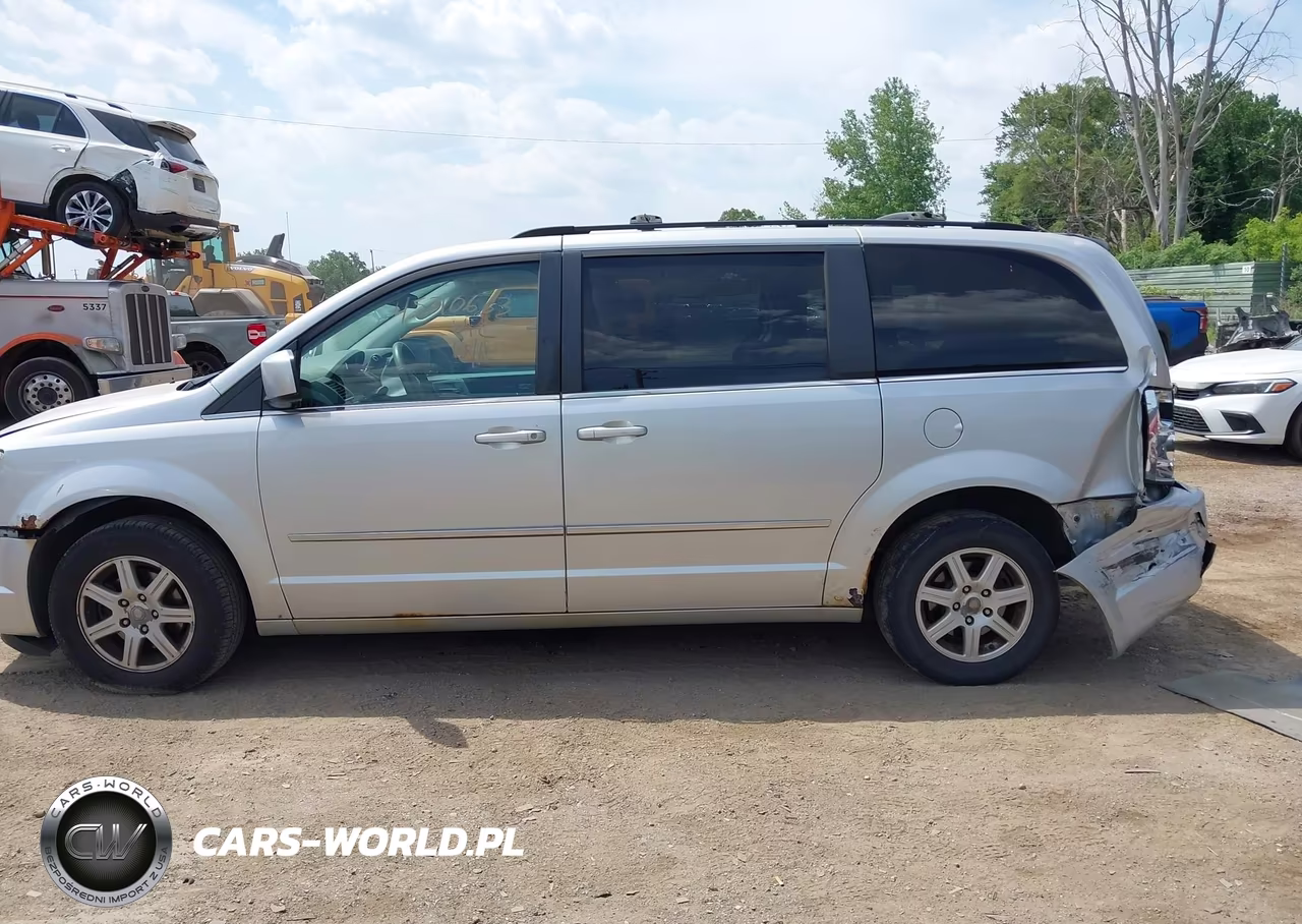 2010 Chrysler Town & Country Touring VIN:2A4RR5D15AR262501 - 14