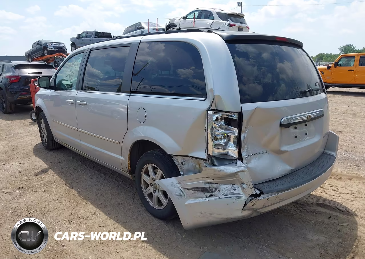 2010 Chrysler Town & Country Touring VIN:2A4RR5D15AR262501 - 3