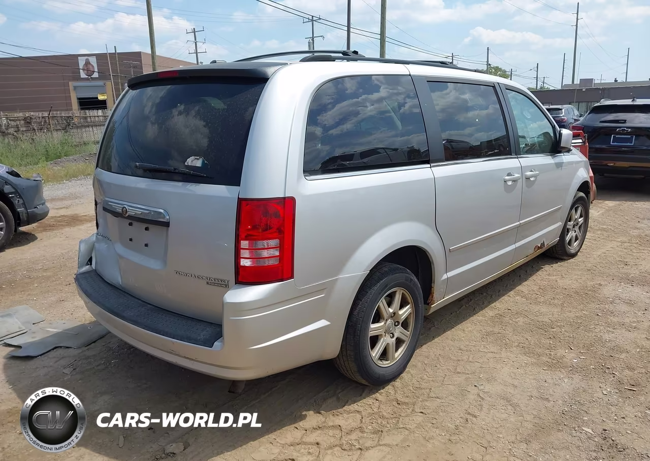 2010 Chrysler Town & Country Touring VIN:2A4RR5D15AR262501 - 4
