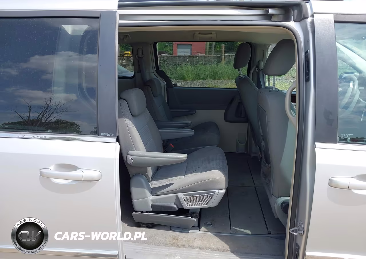 2010 Chrysler Town & Country Touring VIN:2A4RR5D15AR262501 - 8