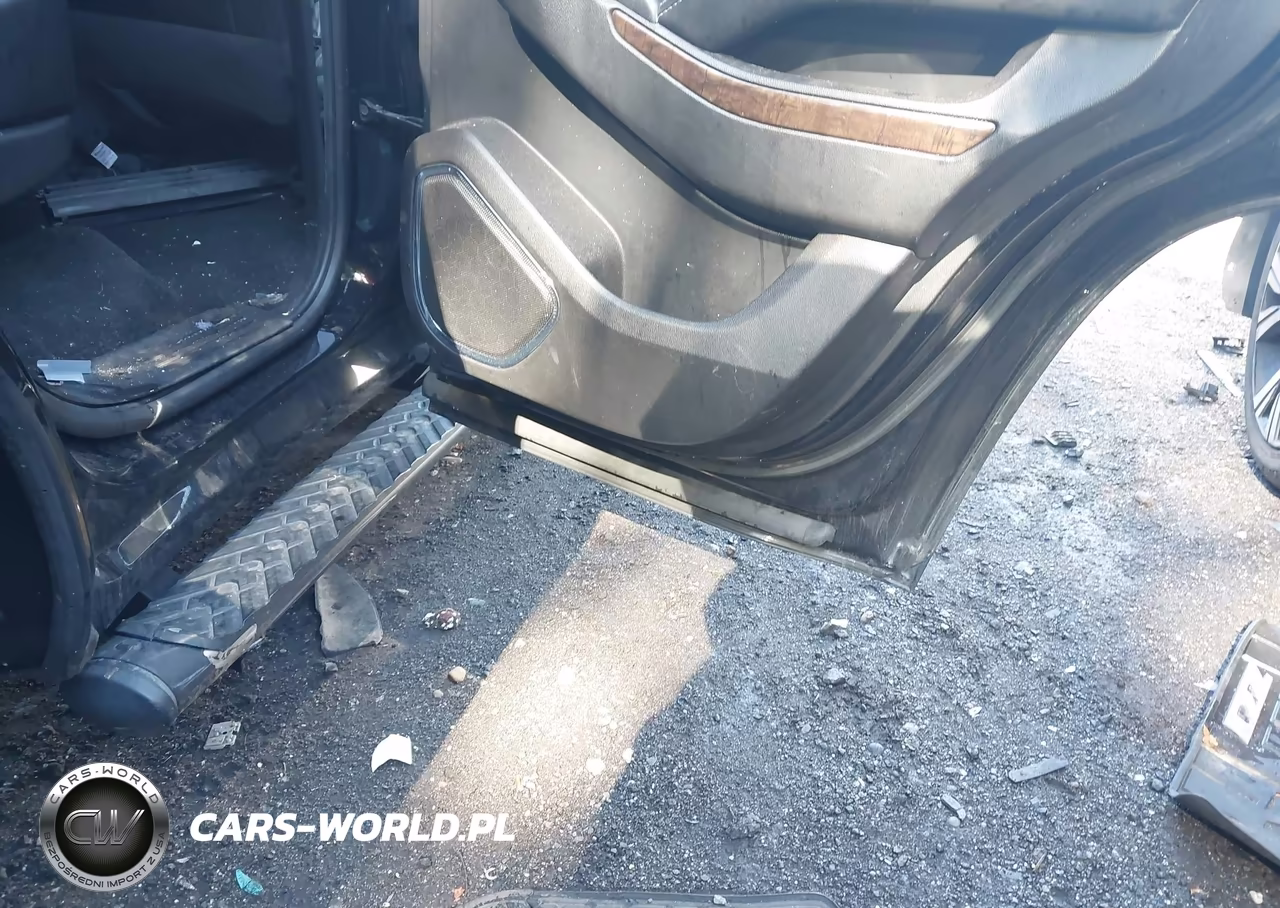 2018 Chevrolet Tahoe Lt VIN:1GNSKBKC1JR381223 - 8