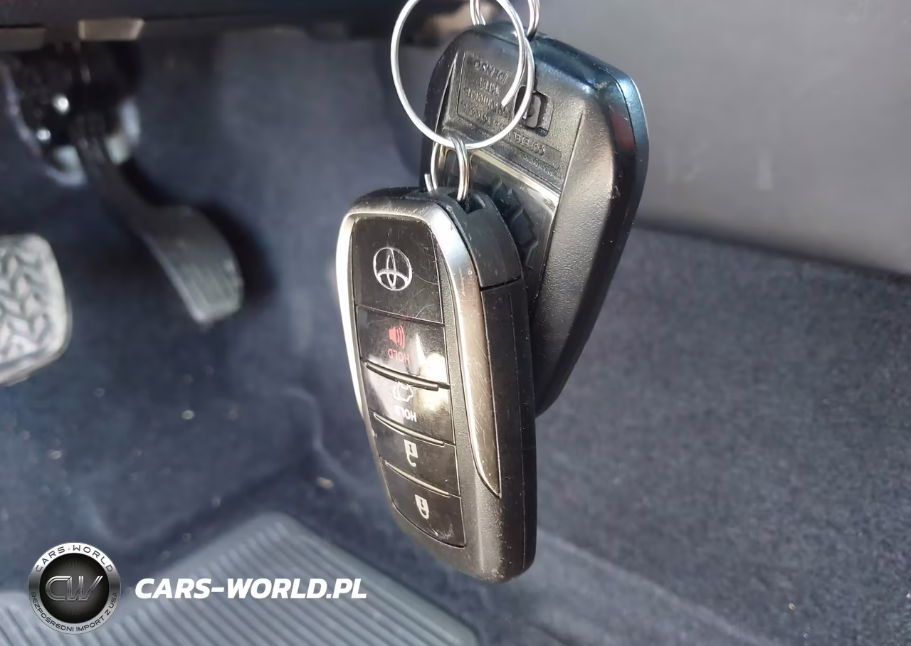 2018 Toyota Land Cruiser V8 VIN:JTMCY7AJ4J4074084 - 11
