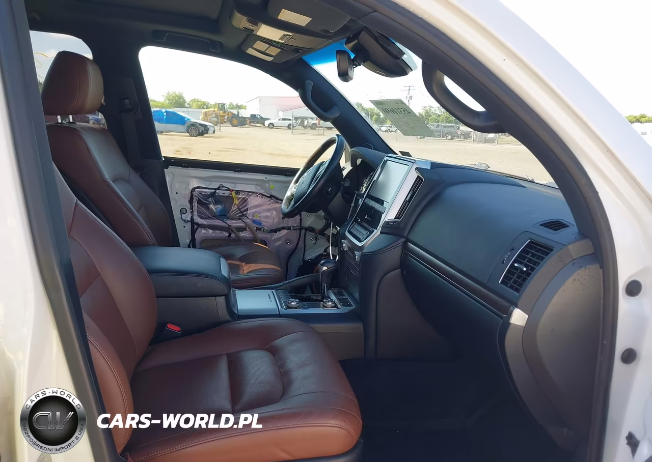2018 Toyota Land Cruiser V8 VIN:JTMCY7AJ4J4074084 - 5