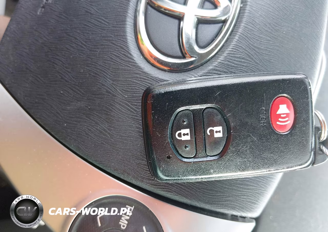 2012 Toyota Prius Three VIN:JTDKN3DU2C5475424 - 11
