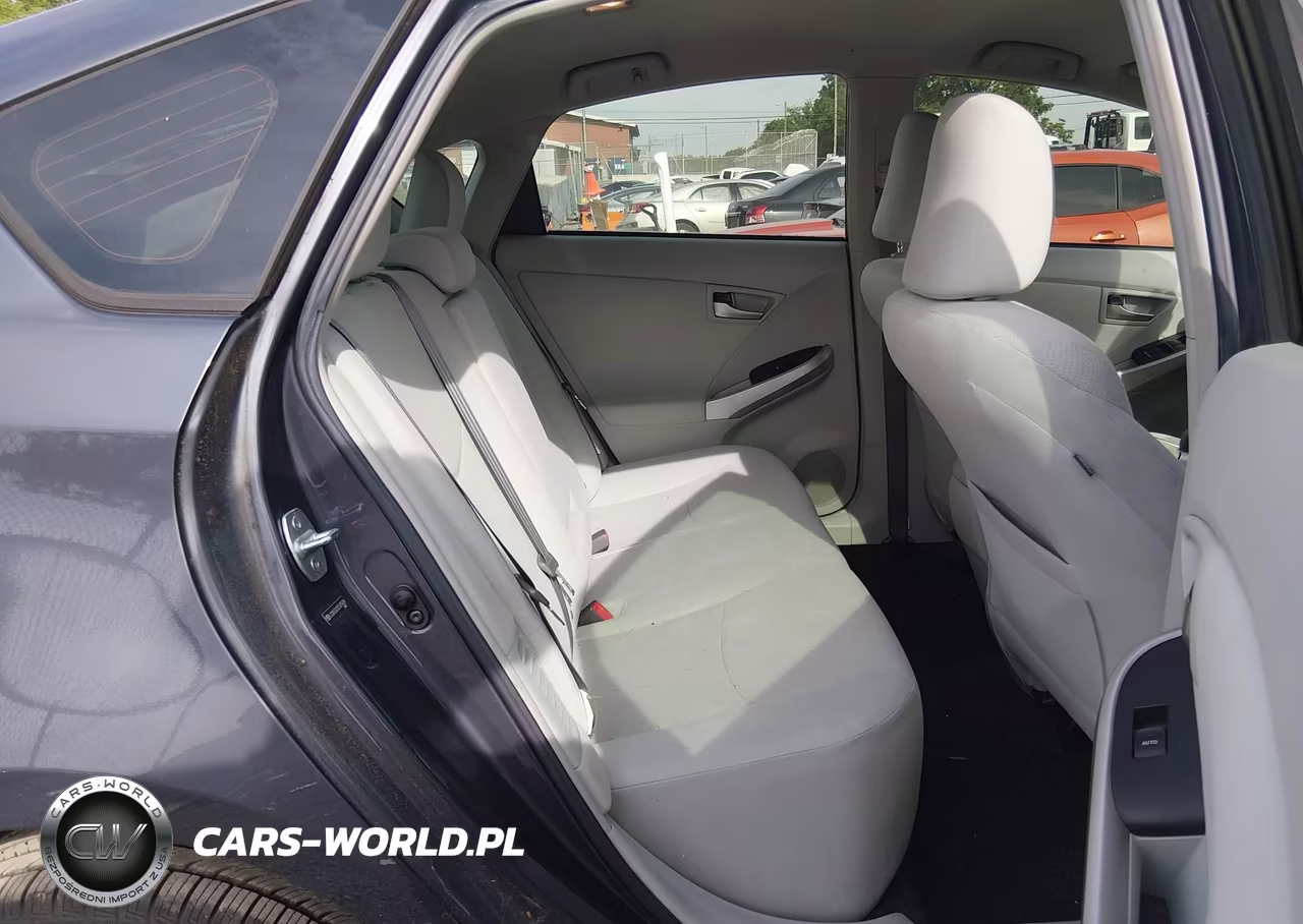 2012 Toyota Prius Three VIN:JTDKN3DU2C5475424 - 8