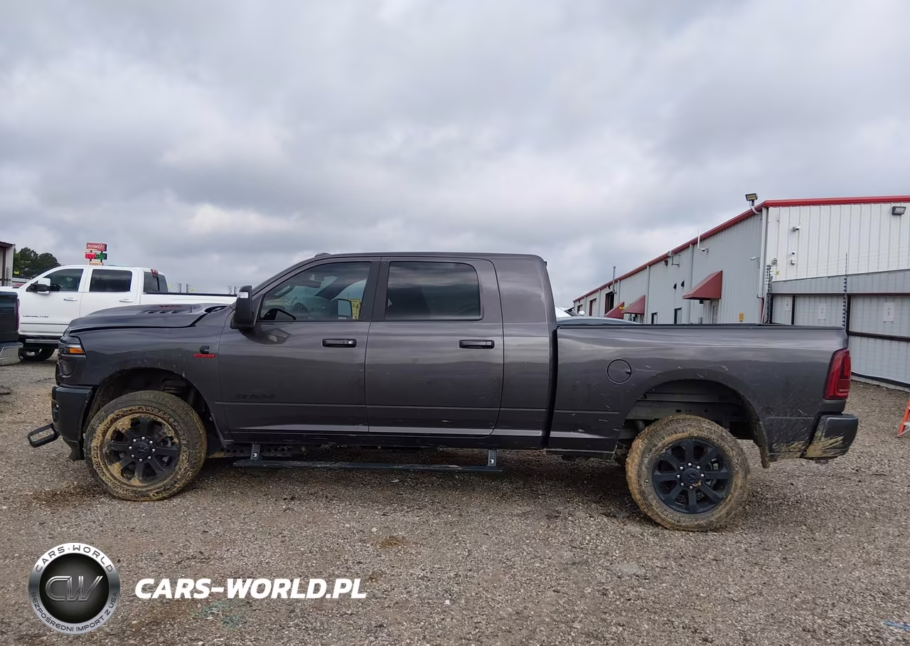 2025 Ram 2500 Laramie 4X4 6'4 Box VIN:3C6UR5NL4SG517055 - 13