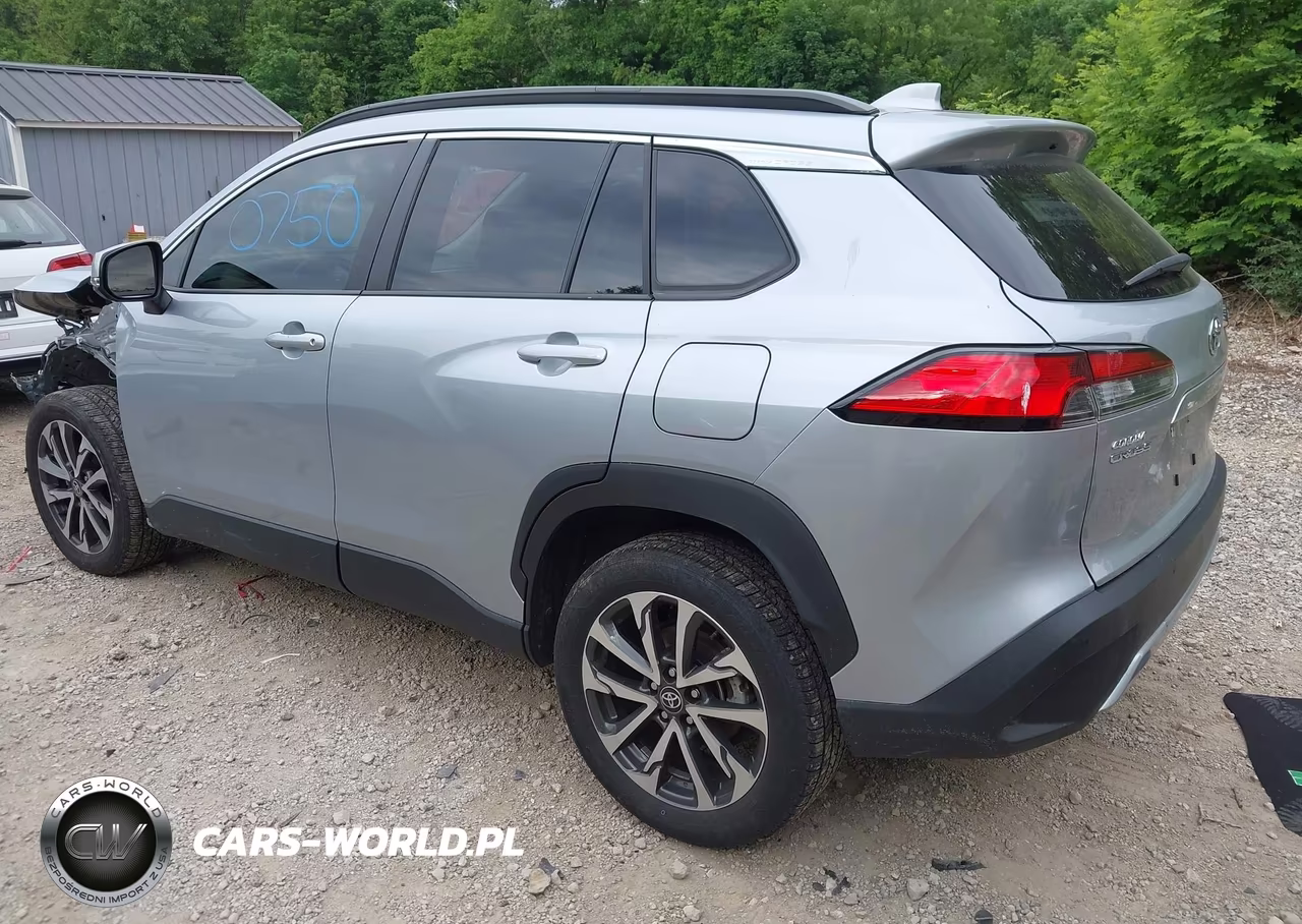 2023 Toyota Corolla Cross Xle VIN:7MUEAAAG6PV062004 - 3