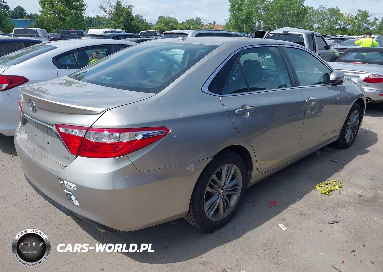 2016 Toyota Camry Se VIN:4T1BF1FK5GU126147 - 4