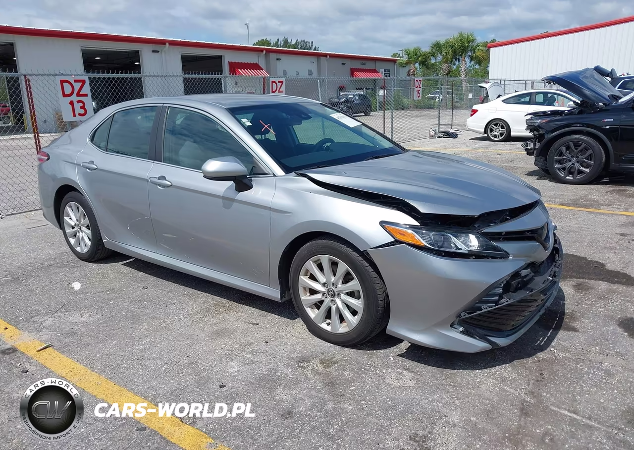 2020 Toyota Camry Le – zdjęcie 1 z 16