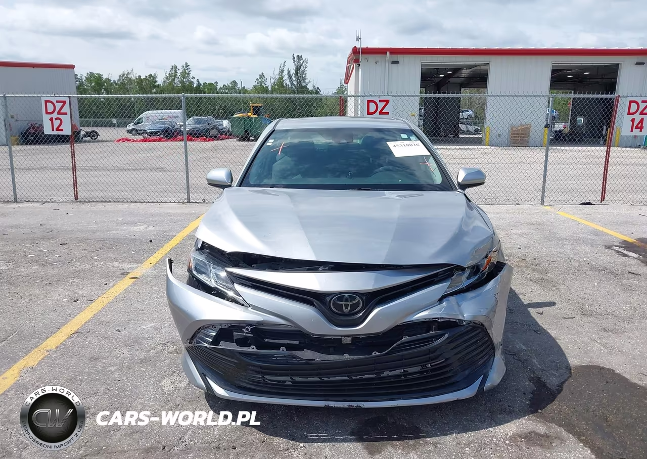 2020 Toyota Camry Le VIN:4T1C11AK3LU935781 - 12