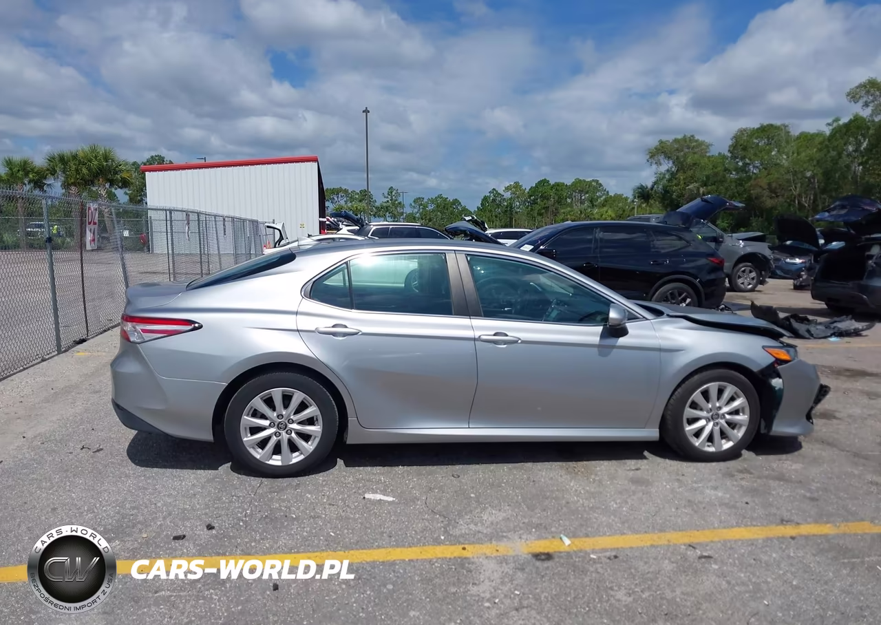 2020 Toyota Camry Le VIN:4T1C11AK3LU935781 - 13