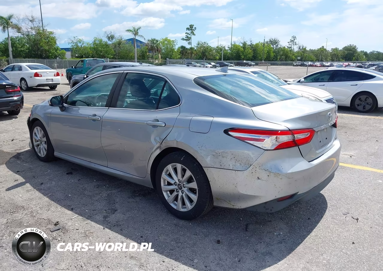 2020 Toyota Camry Le VIN:4T1C11AK3LU935781 - 3