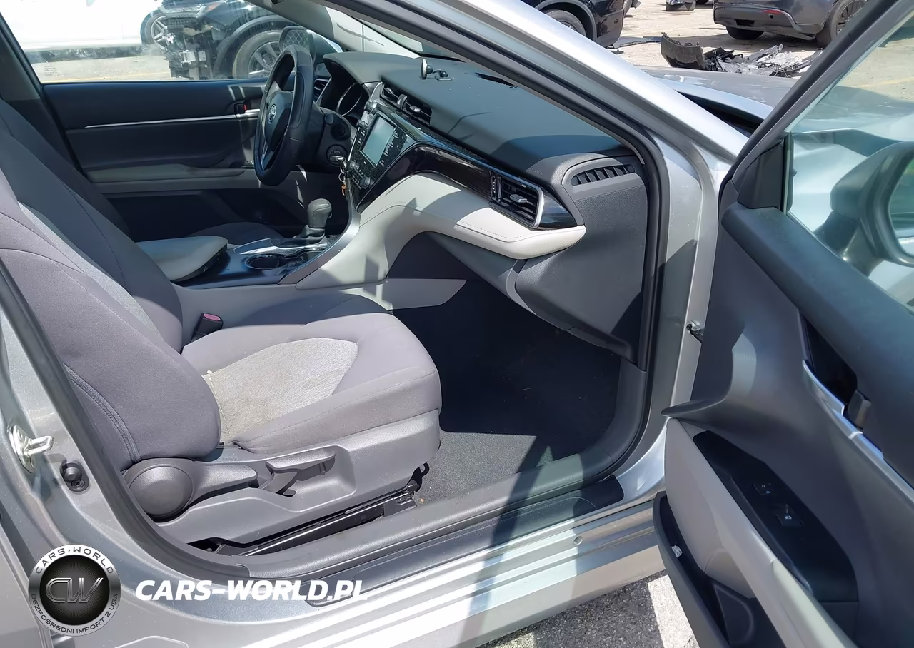 2020 Toyota Camry Le VIN:4T1C11AK3LU935781 - 5