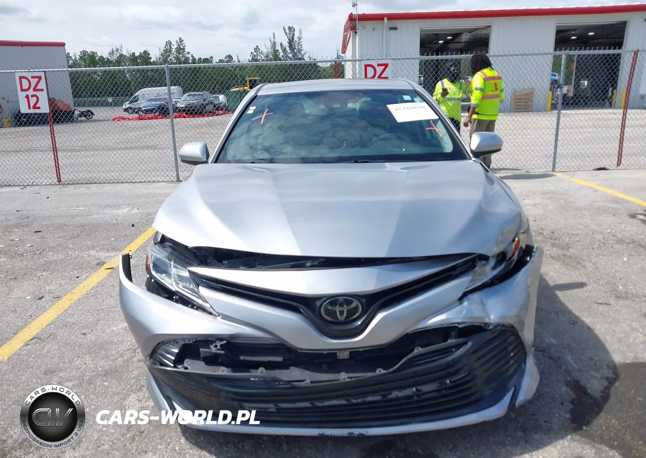 2020 Toyota Camry Le VIN:4T1C11AK3LU935781 - 6
