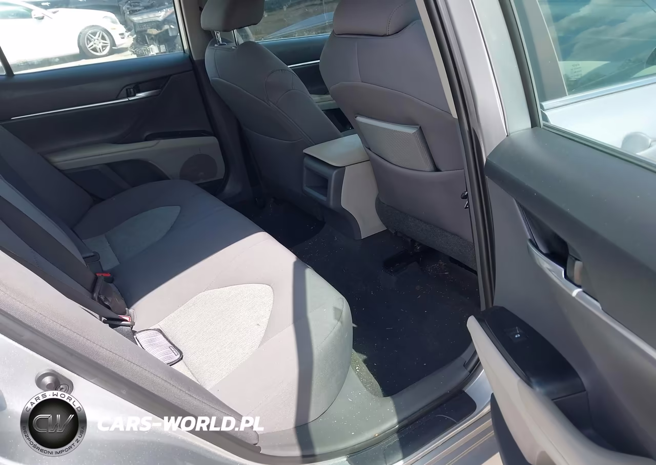 2020 Toyota Camry Le VIN:4T1C11AK3LU935781 - 8