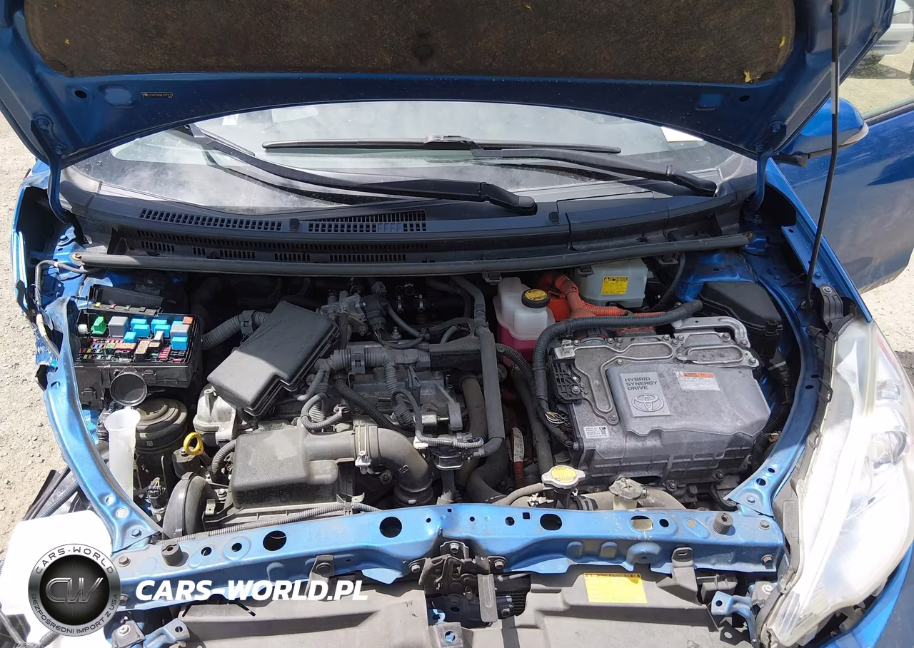 2014 Toyota Prius C Two VIN:JTDKDTB36E1077172 - 10