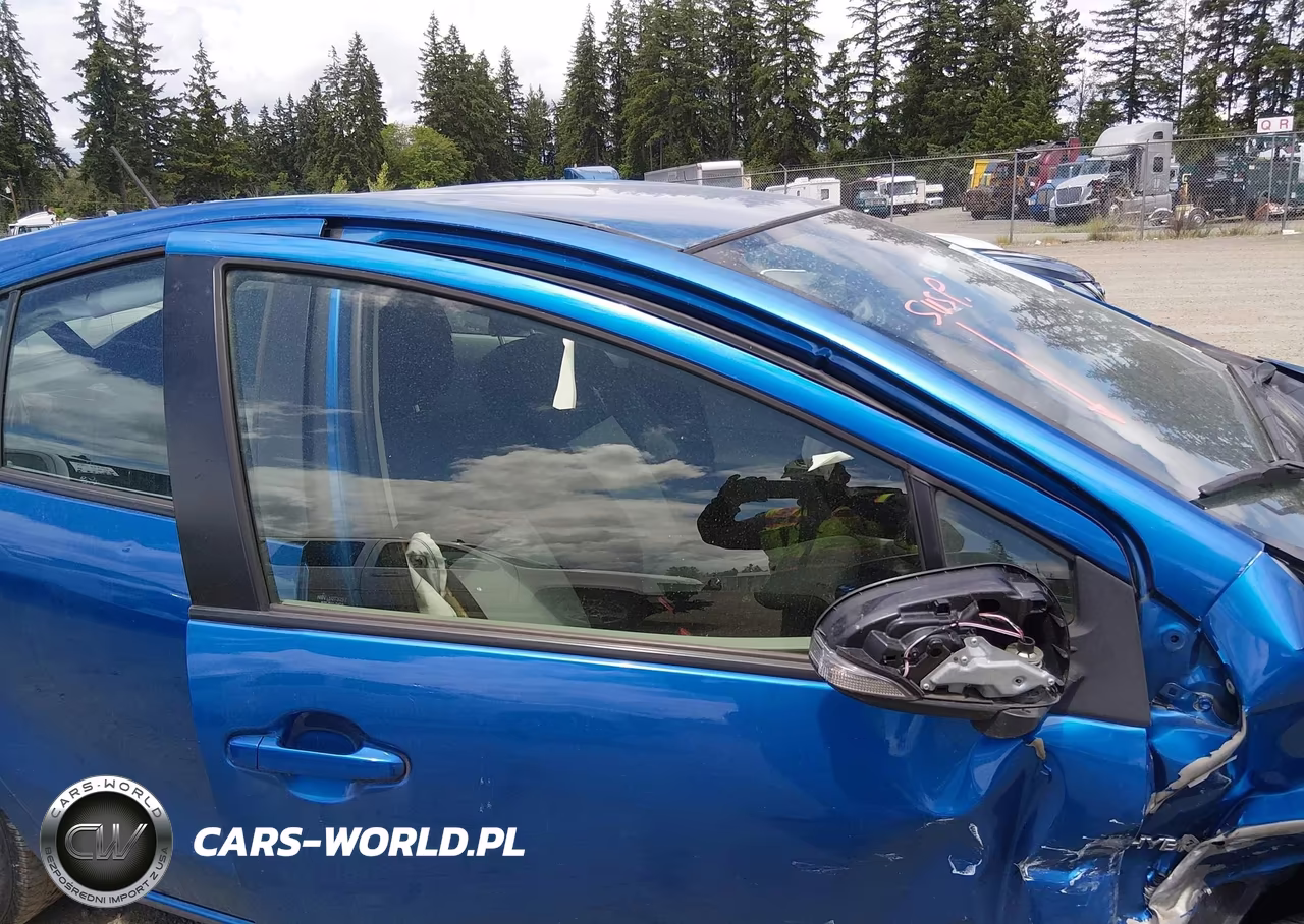 2014 Toyota Prius C Two VIN:JTDKDTB36E1077172 - 13