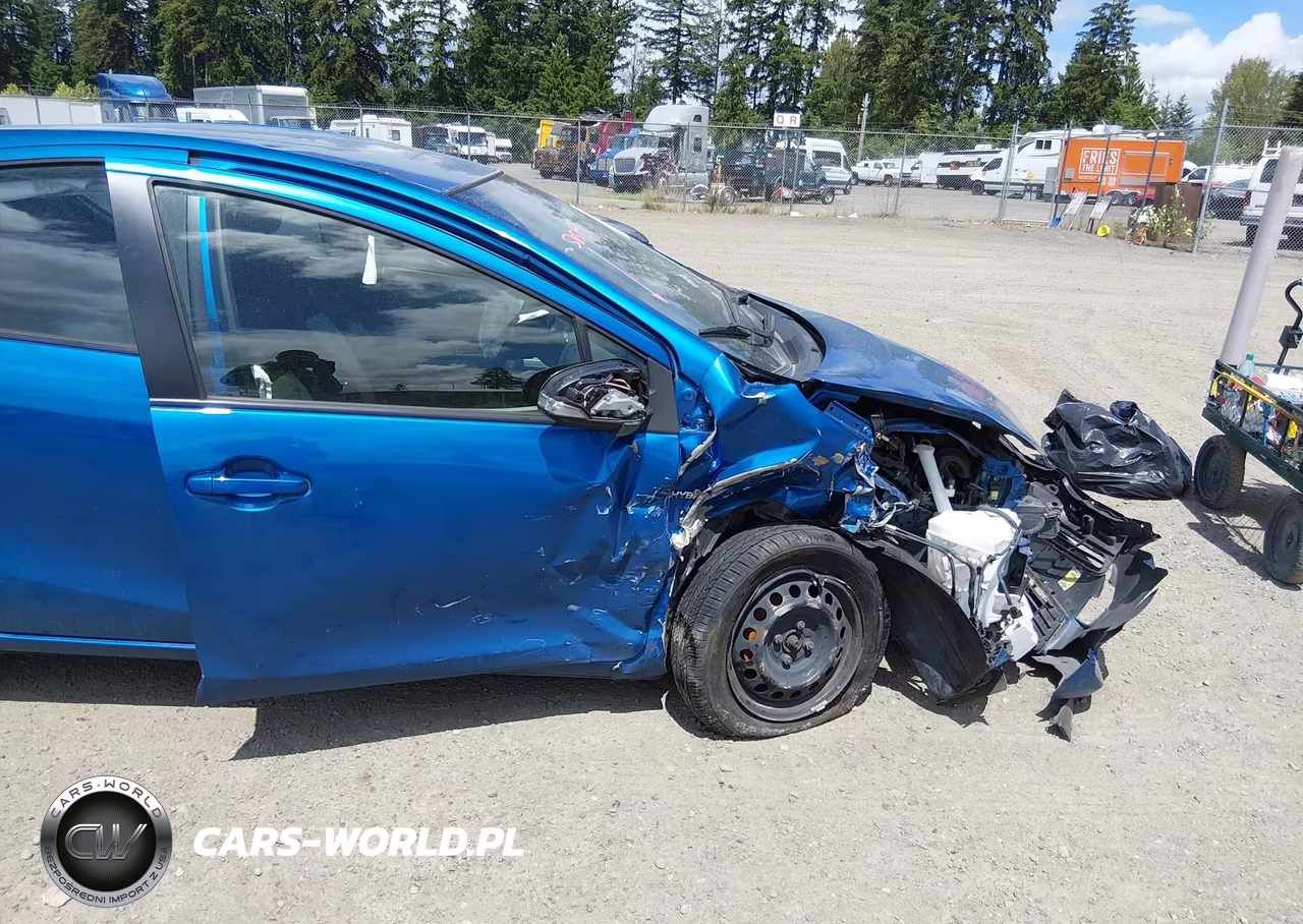 2014 Toyota Prius C Two VIN:JTDKDTB36E1077172 - 18